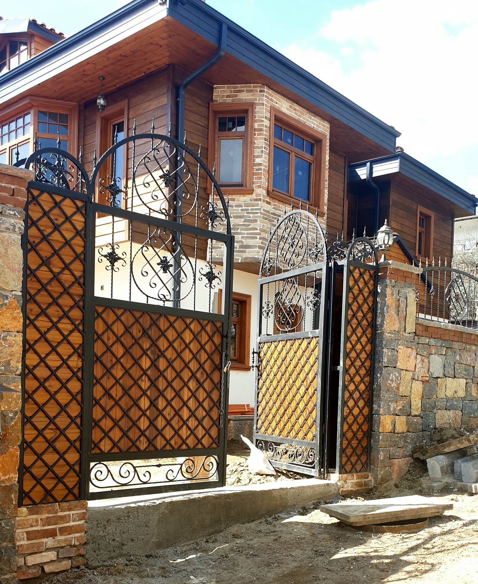 Ferforje ahşap kapı